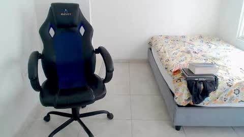  Hey guysI am BrendaWelcome my room online show from February 26, 8:52 pm