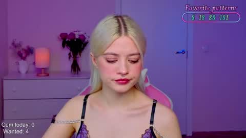 Snapshot of blush_im_crush chatting on June 29, 5:13 pm Wendy online show from June 29, 5:13 pm