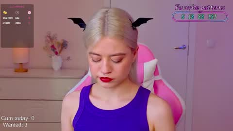 Snapshot of blush_im_crush chatting on July 17, 3:18 pm Wendy online show from July 17, 3:18 pm