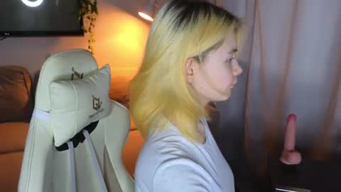 Alice and David online show from August 1, 11:03 pm