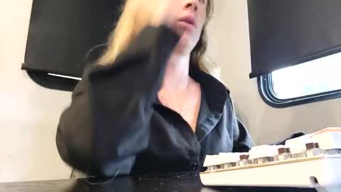 Snapshot of bmorganne420 chatting on November 16, 6:24 pm MamaMorgan online show from November 16, 6:24 pm