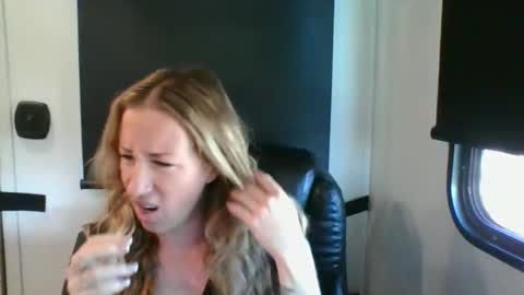 Snapshot of bmorganne420 chatting on December 1, 4:34 pm MamaMorgan online show from December 1, 4:34 pm