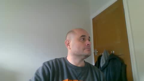 Snapshot of bobabator chatting on December 16, 1:00 pm bobabator online show from December 16, 1:00 pm