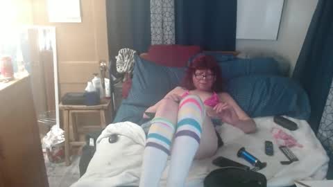 Snapshot of bobbiloosehole chatting on February 12, 10:24 am Bobbi online show from February 12, 10:24 am