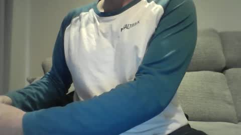 Snapshot of bobby_113 chatting on October 21, 9:54 am bobby_113 online show from October 21, 9:54 am