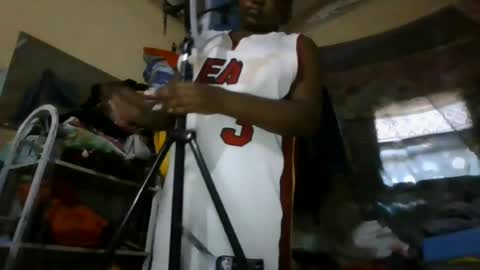 Snapshot of bobby_hottie chatting on July 6, 4:42 am bobby_hottie online show from July 6, 4:42 am