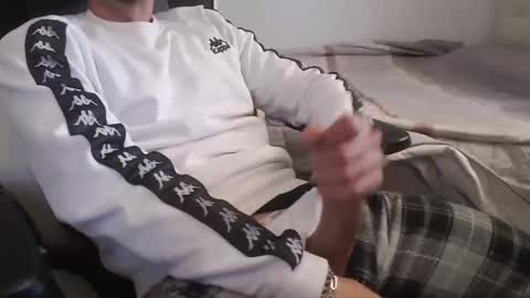 Snapshot of bodyking69 chatting on March 29, 12:16 pm bodyking69 online show from March 29, 12:16 pm