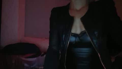 Karol online show from November 23, 2:55 am