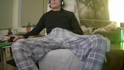 bomsay online show from February 9, 9:06 pm