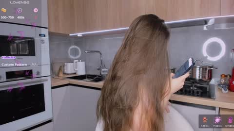 Snapshot of bondgirl4fun chatting on December 7, 10:23 am Olly online show from December 7, 10:23 am