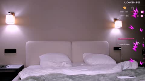 Snapshot of bondgirl4fun chatting on December 20, 2:38 pm Olly online show from December 20, 2:38 pm