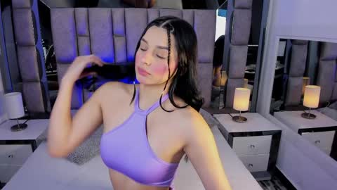 bonet_iris online show from April 7, 7:03 pm