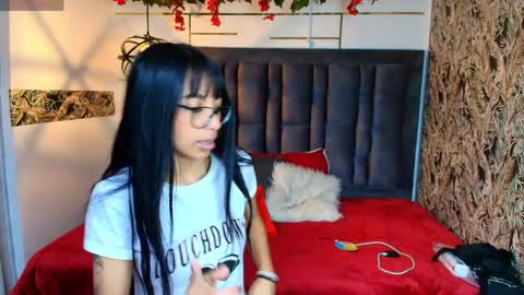 BONIE WILLS online show from April 6, 12:28 pm