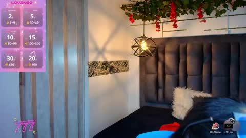 BONIE WILLS online show from April 17, 12:30 pm