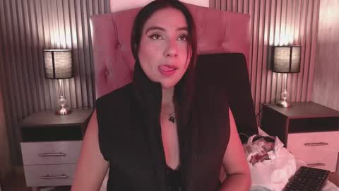 Snapshot of bonnali_lune chatting on October 7, 10:29 pm bonnali_lune online show from October 7, 10:29 pm