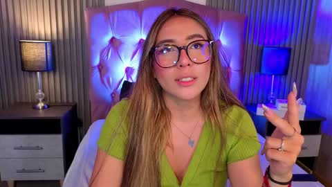 bonnali_lune online show from March 29, 1:49 am