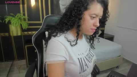 bonnie68_ online show from November 10, 1:32 pm