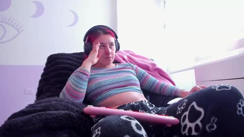 Snapshot of bonnie_moon_ chatting on October 6, 5:43 pm Bonnie Help me reach 500 likes online show from October 6, 5:43 pm