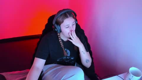 Bonnie Help me reach 500 likes online show from April 14, 6:03 pm