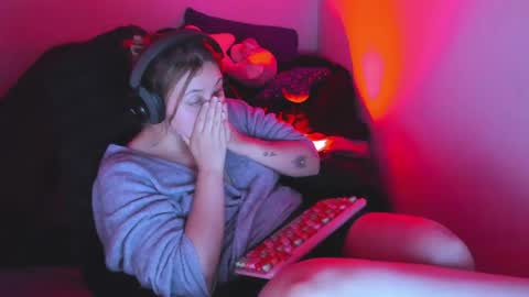 Bonnie Help me reach 500 likes online show from April 16, 9:39 pm