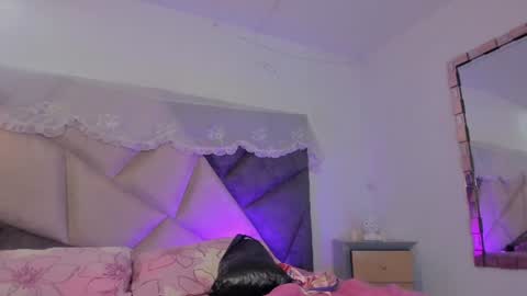 Snapshot of bonniecute_ chatting on June 26, 12:48 am online show from June 26, 12:48 am