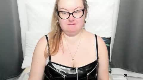 Snapshot of bonnieshining chatting on November 2, 7:11 am Bonnie online show from November 2, 7:11 am