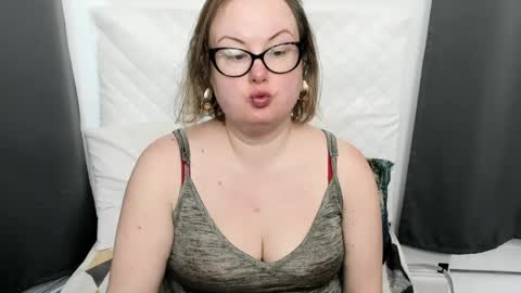 Bonnie online show from March 31, 7:42 am