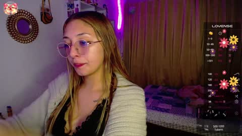 Soffy Brooks Independent model online show from December 15, 6:07 am