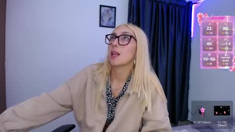 Soffy Brooks Independent model online show from April 11, 5:01 am