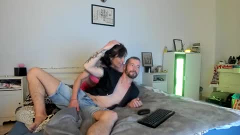 BonnyeClydee online show from April 18, 6:06 am