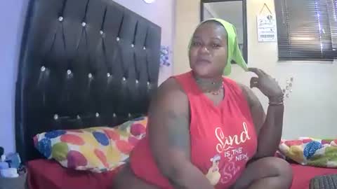 Snapshot of boobiliciousxxxl chatting on December 12, 7:41 am Bliss online show from December 12, 7:41 am