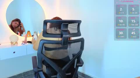 Im Annie online show from March 25, 2:45 pm