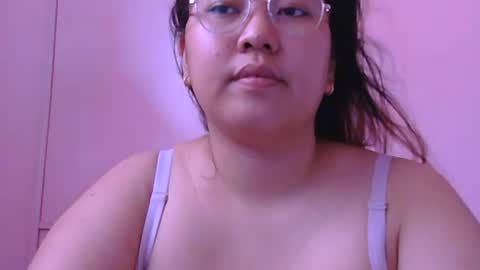 Snapshot of boobsiemarie chatting on June 21, 7:44 am MommyMarie-Singlemom of 2. online show from June 21, 7:44 am