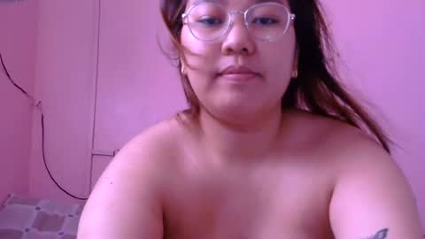 Snapshot of boobsiemarie chatting on June 22, 1:07 am MommyMarie-Singlemom of 2. online show from June 22, 1:07 am