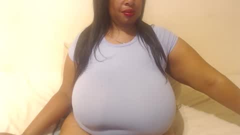 Snapshot of boobyqueen24 chatting on December 16, 10:59 pm boobyqueen online show from December 16, 10:59 pm