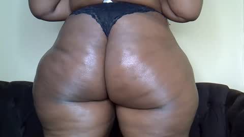 Snapshot of bootieshakess chatting on December 14, 9:19 pm bootieshakess online show from December 14, 9:19 pm