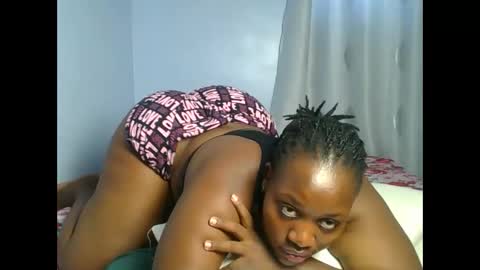 Snapshot of booty_panther chatting on November 28, 9:01 am sandrah online show from November 28, 9:01 am