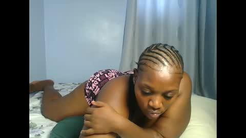 Snapshot of booty_panther chatting on December 5, 8:01 am sandrah online show from December 5, 8:01 am