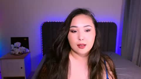 Snapshot of bootylecious_ chatting on July 15, 2:17 am Mona online show from July 15, 2:17 am
