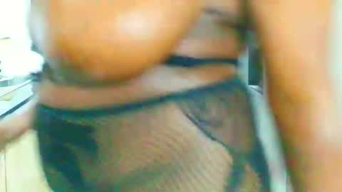 Snapshot of bootylicious_1_ chatting on January 13, 6:59 pm vee online show from January 13, 6:59 pm