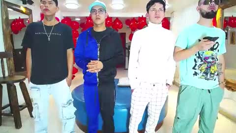 Snapshot of boschcz chatting on January 22, 4:13 am THOMAS AND DAMIAND online show from January 22, 4:13 am