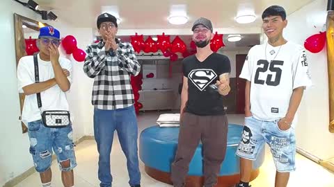 Snapshot of boschcz chatting on January 29, 4:05 am THOMAS AND DAMIAND online show from January 29, 4:05 am