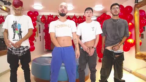 Snapshot of boschcz chatting on February 4, 4:15 am THOMAS AND DAMIAND online show from February 4, 4:15 am