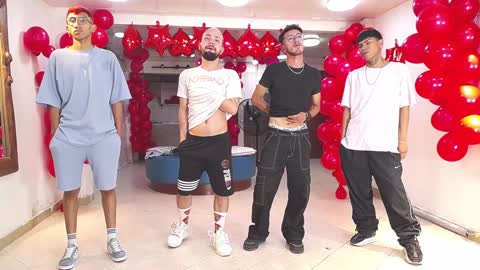 Snapshot of boschcz chatting on February 5, 4:06 am THOMAS AND DAMIAND online show from February 5, 4:06 am