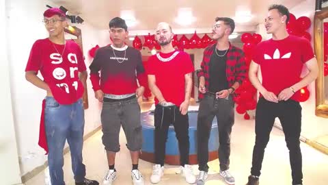 Snapshot of boschcz chatting on February 15, 5:09 am THOMAS AND DAMIAND online show from February 15, 5:09 am