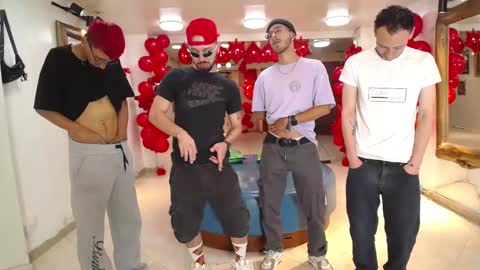 Snapshot of boschcz chatting on February 22, 5:34 am THOMAS AND DAMIAND online show from February 22, 5:34 am