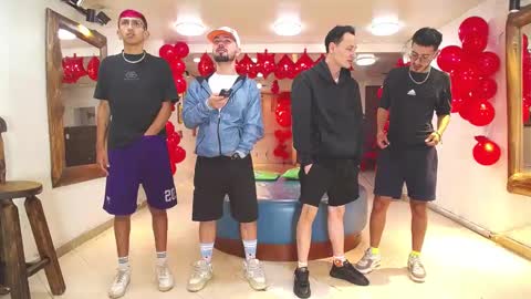 Snapshot of boschcz chatting on February 23, 5:45 am THOMAS AND DAMIAND online show from February 23, 5:45 am