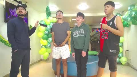 Snapshot of boschcz chatting on March 10, 5:11 am THOMAS AND DAMIAND online show from March 10, 5:11 am