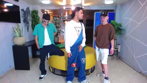 Snapshot of boschcz chatting on October 11, 4:33 am THOMAS AND DAMIAND online show from October 11, 4:33 am