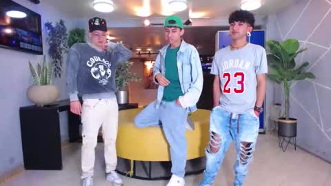 Snapshot of boschcz chatting on October 15, 4:12 am THOMAS AND DAMIAND online show from October 15, 4:12 am